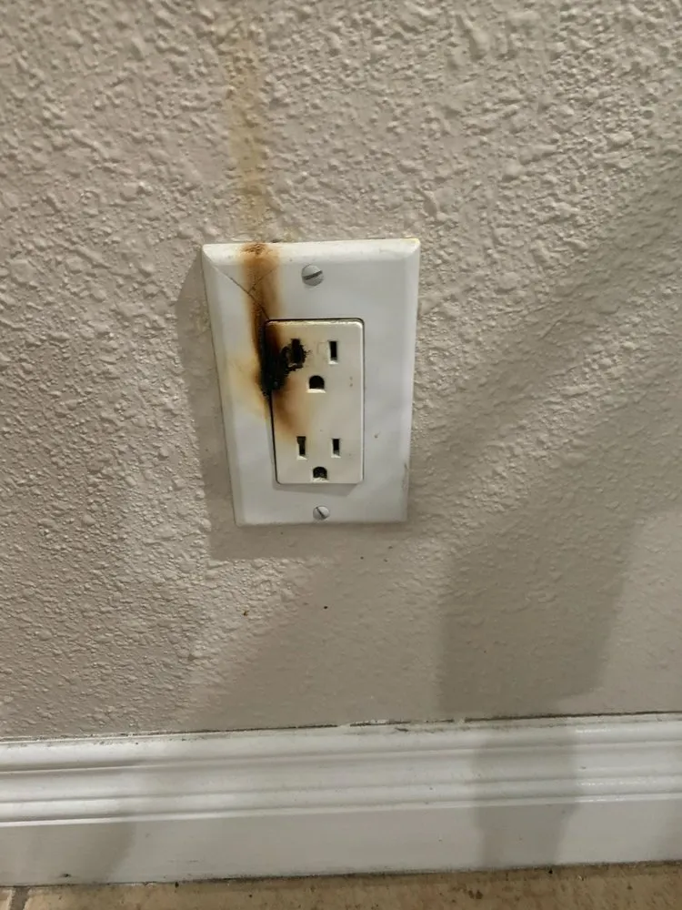 Slide of Freddys Electrical