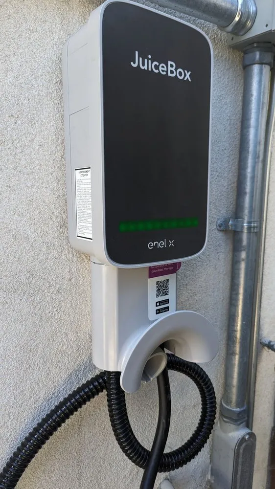 Slide of Freddys Electrical