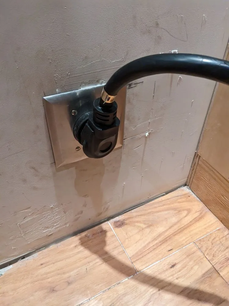 Slide of Freddys Electrical