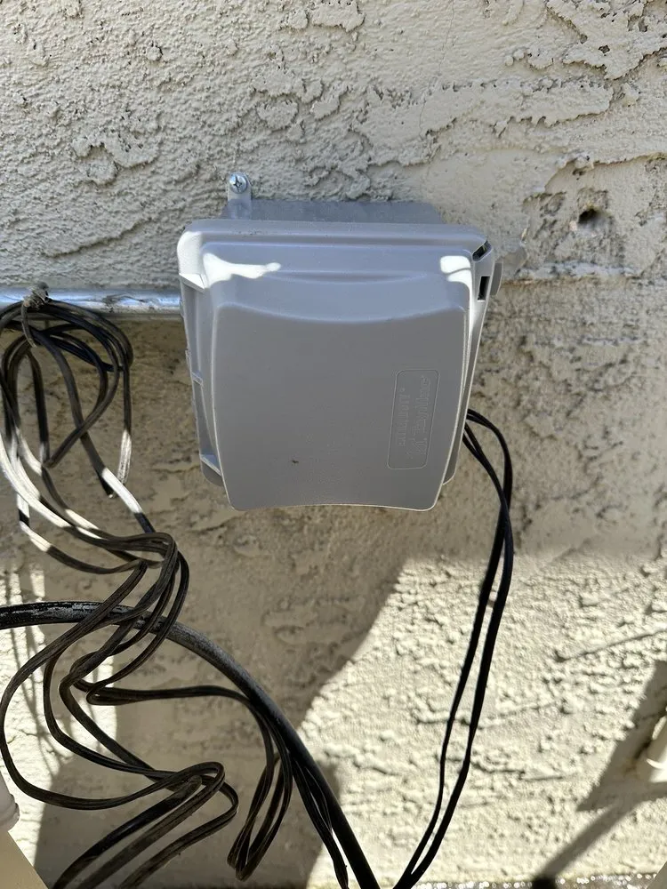 Reliable circuit breaker repair in , by Freddys Electrical