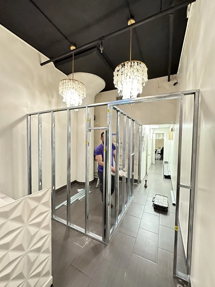 Slide of Fredi Handyman