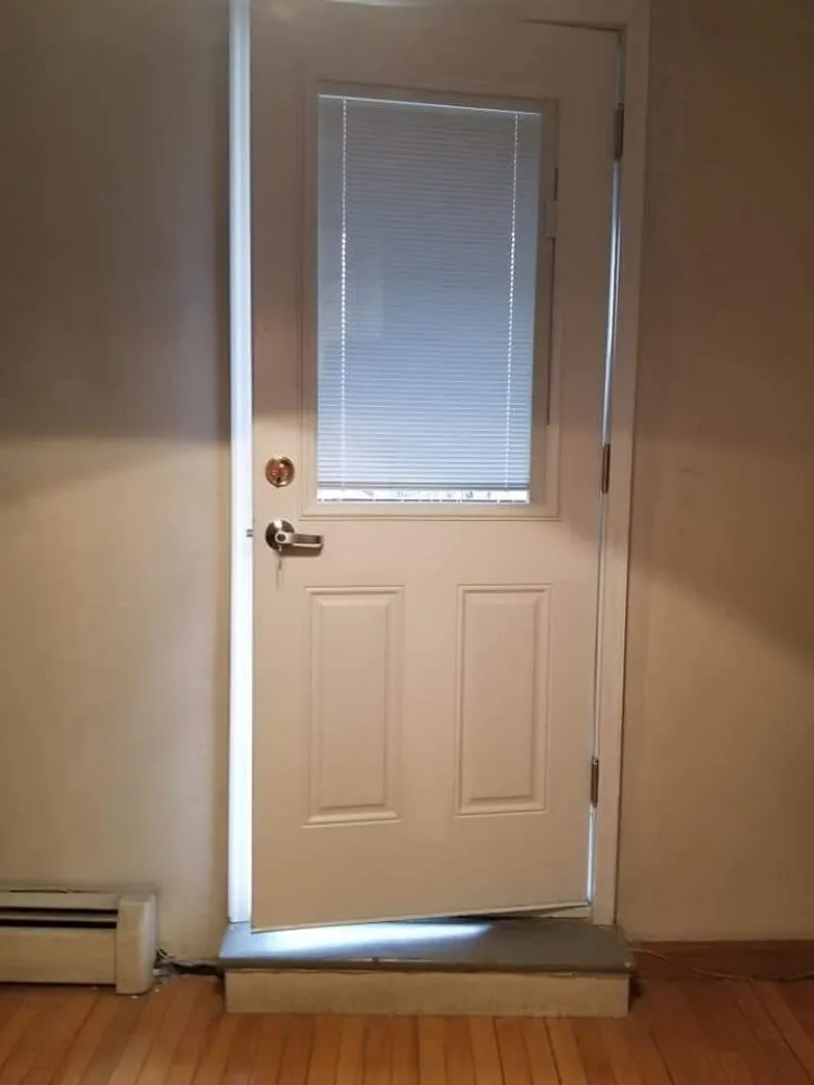 Slide of Fredi Handyman