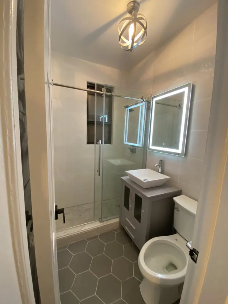 Slide of Fredi Handyman