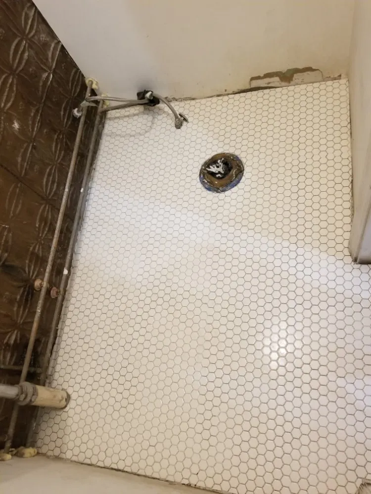 Slide of Fredi Handyman