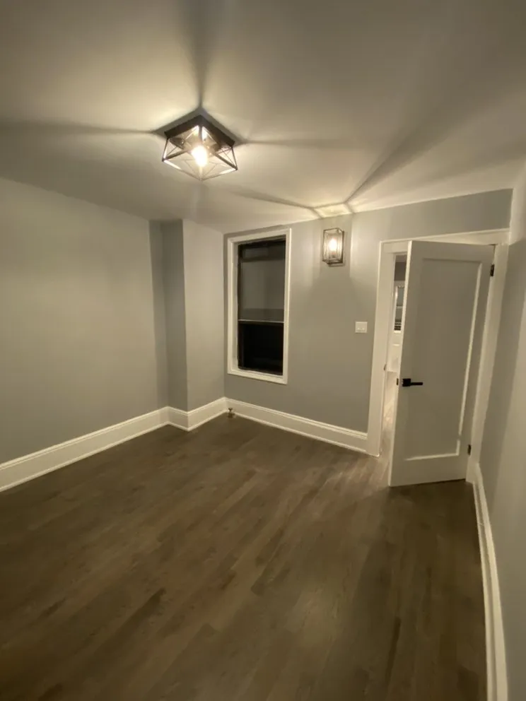 Slide of Fredi Handyman