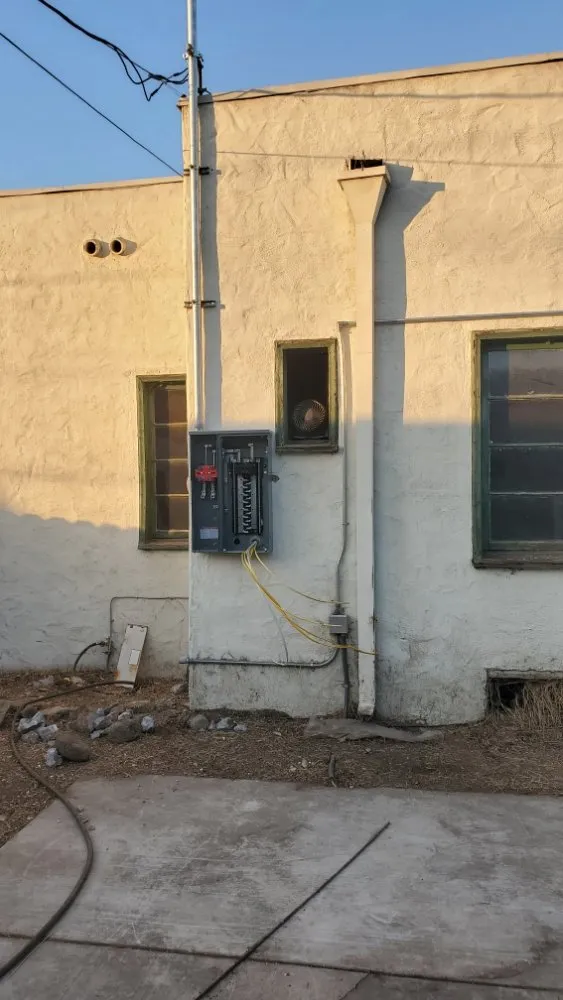 Emergency circuit breaker repair in ,  by Freebird Electric