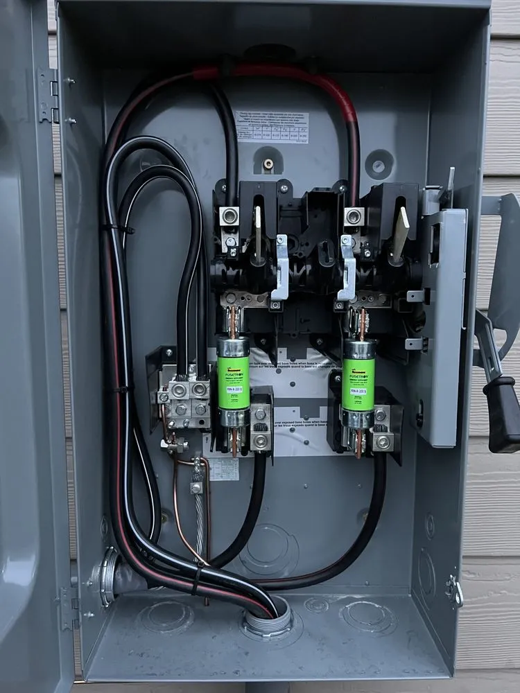 Licensed electrician providing emergency electrical service in Harpers Ferry, WV - Freedom Electric