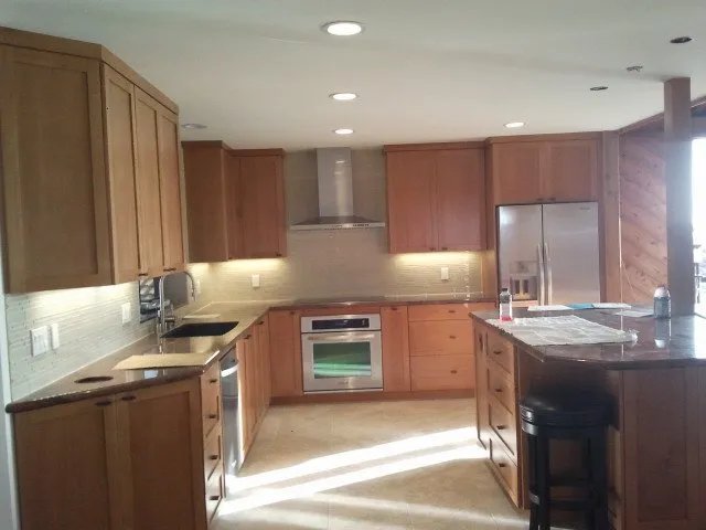 Professional electrical service for homes in lighting installation, by