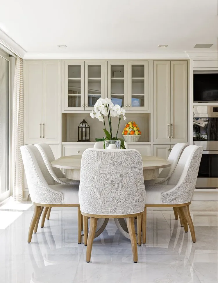 Licensed electrician providing outlet and switch repair in , 