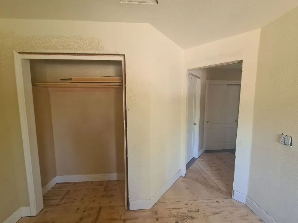 Affordable electrician providing outlet and switch repair in , 