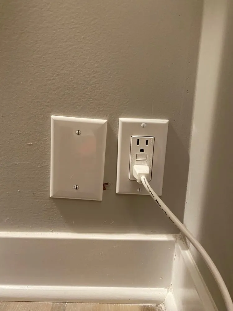 Affordable electrician providing electrical repair in ,