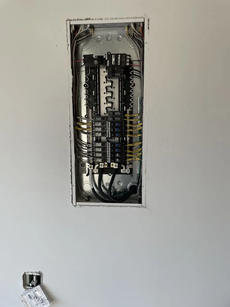 Slide of Fuentes Voltage