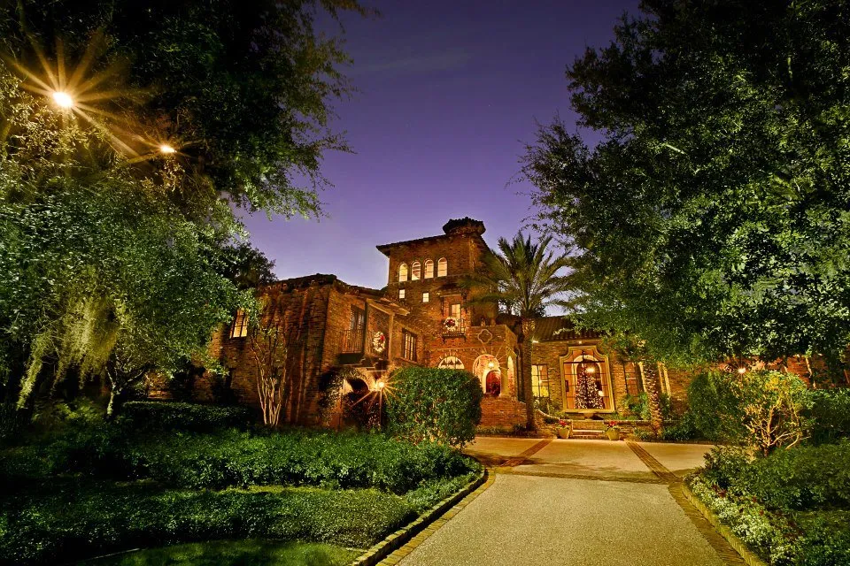 Affordable outlet and switch repair service in St Simons, GA - Full Moon Lighting & Electrical