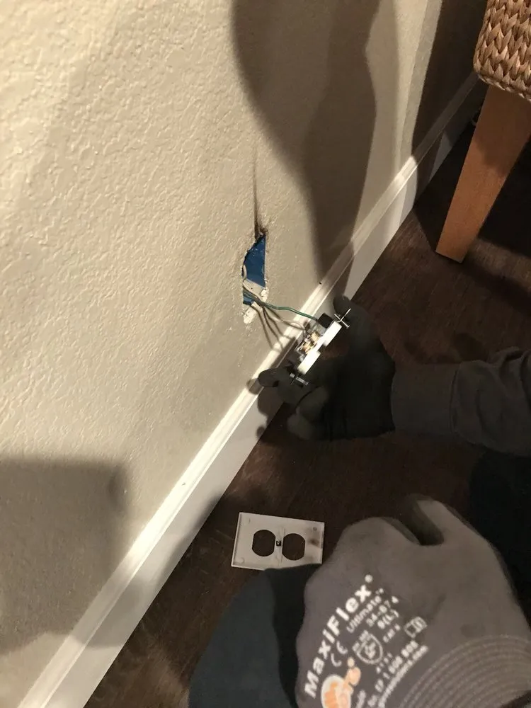 Professional circuit breaker repair in ,  by Fullerton Electric