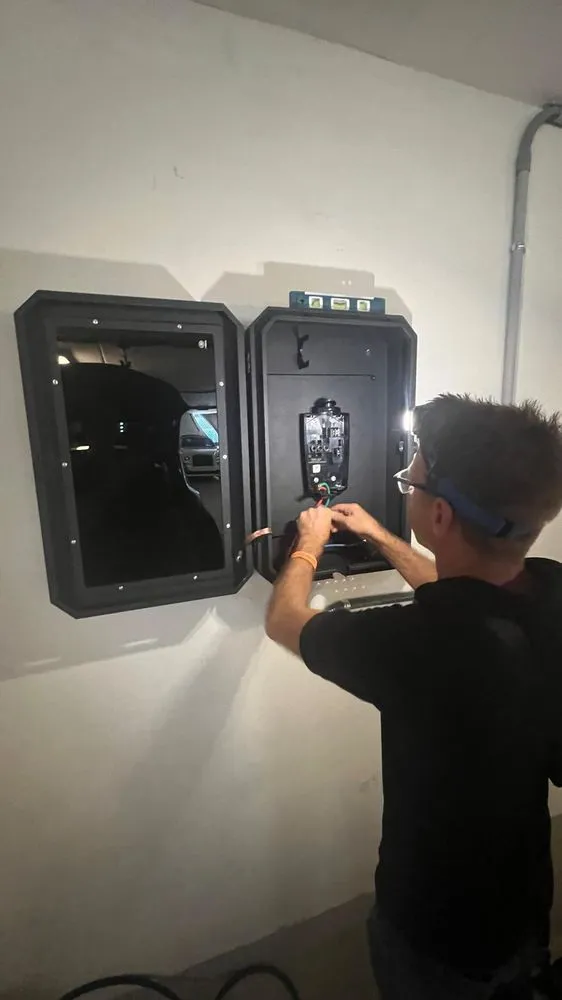 Slide of Fuse Electric EV & Solar