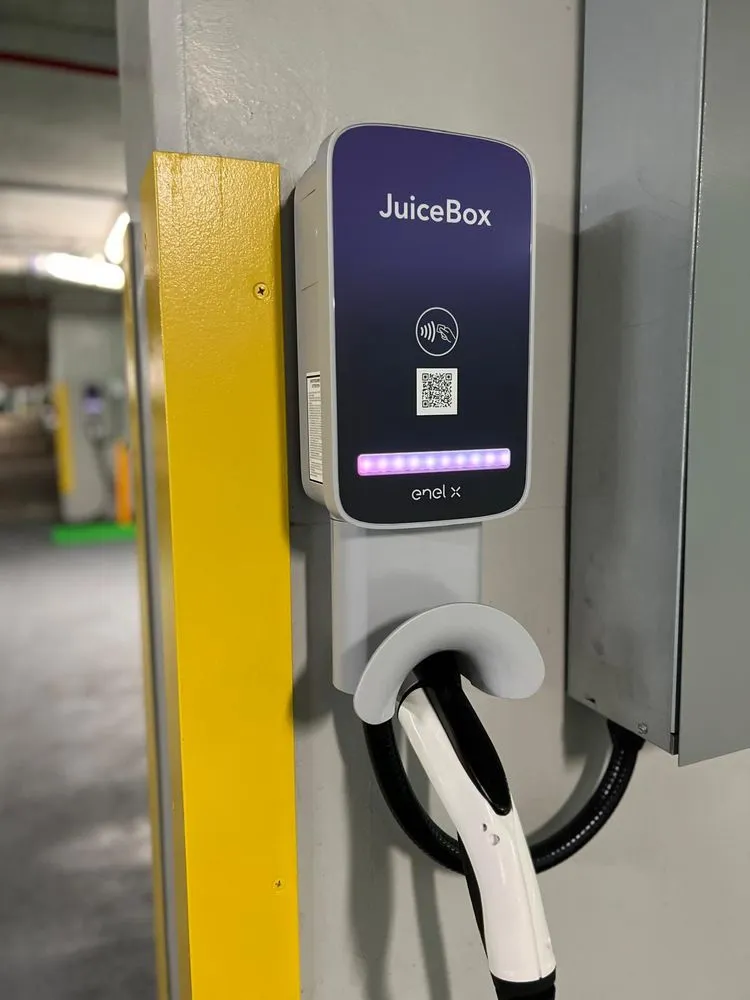 Slide of Fuse Electric EV & Solar