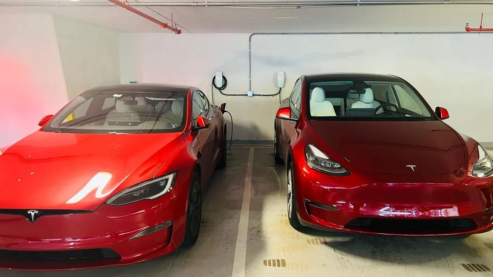 Slide of Fuse Electric EV & Solar