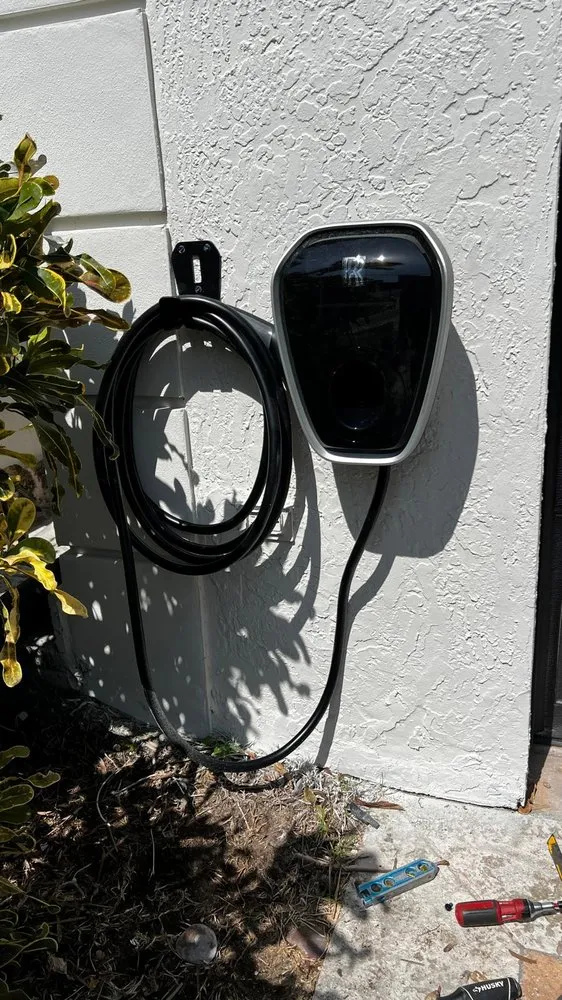 Slide of Fuse Electric EV & Solar
