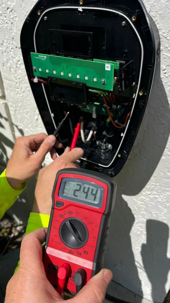 Slide of Fuse Electric EV & Solar