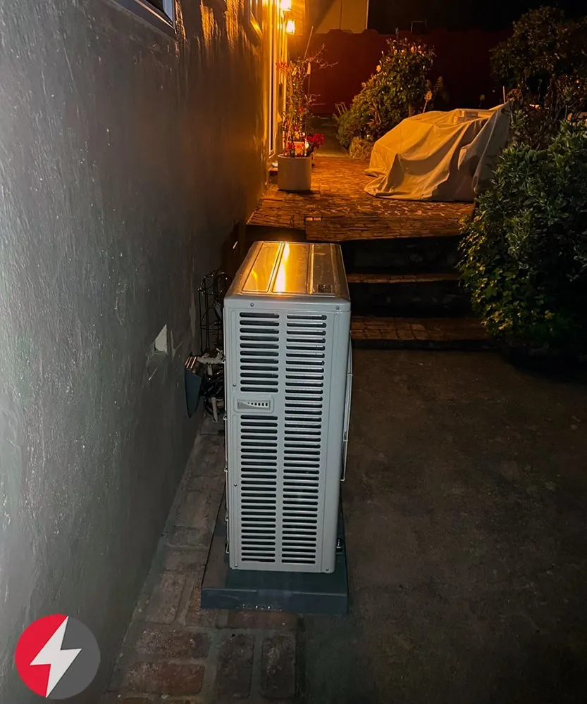 Expert electrician providing emergency electrical service in , 