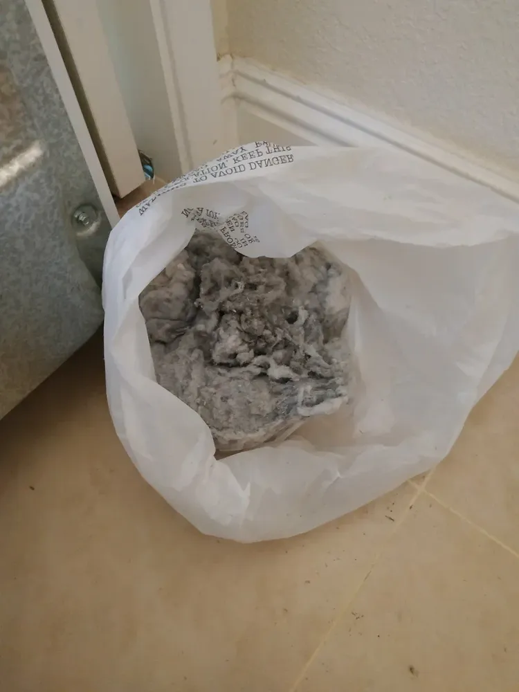 Professional electrician providing circuit breaker repair in , 