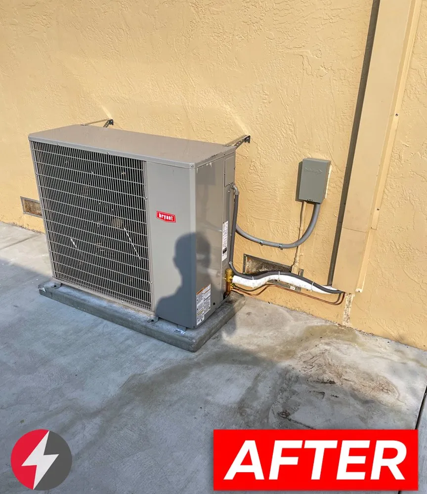 Licensed electrician providing circuit breaker repair in ,