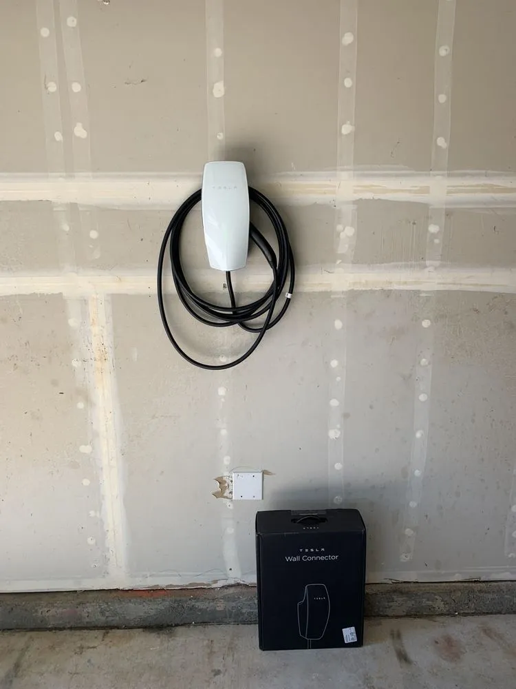 Reliable circuit breaker repair service in ,  - Fuse Service HVAC & Electrical