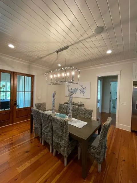 Professional electrician providing circuit breaker repair in , 