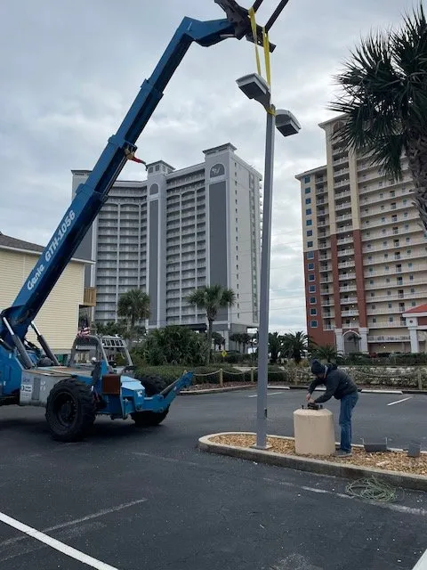 Affordable electrician providing electrical repair in , 