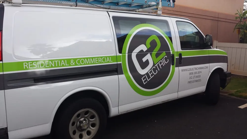 Licensed electrician providing electrical repair in , 