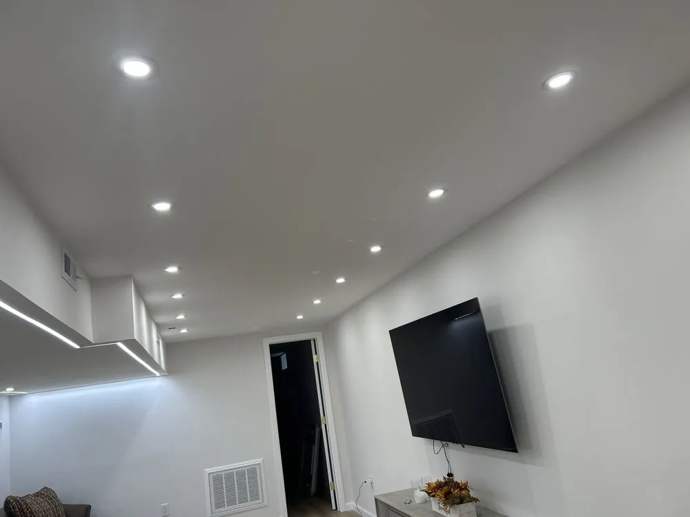 Affordable electrician providing circuit breaker repair in , 