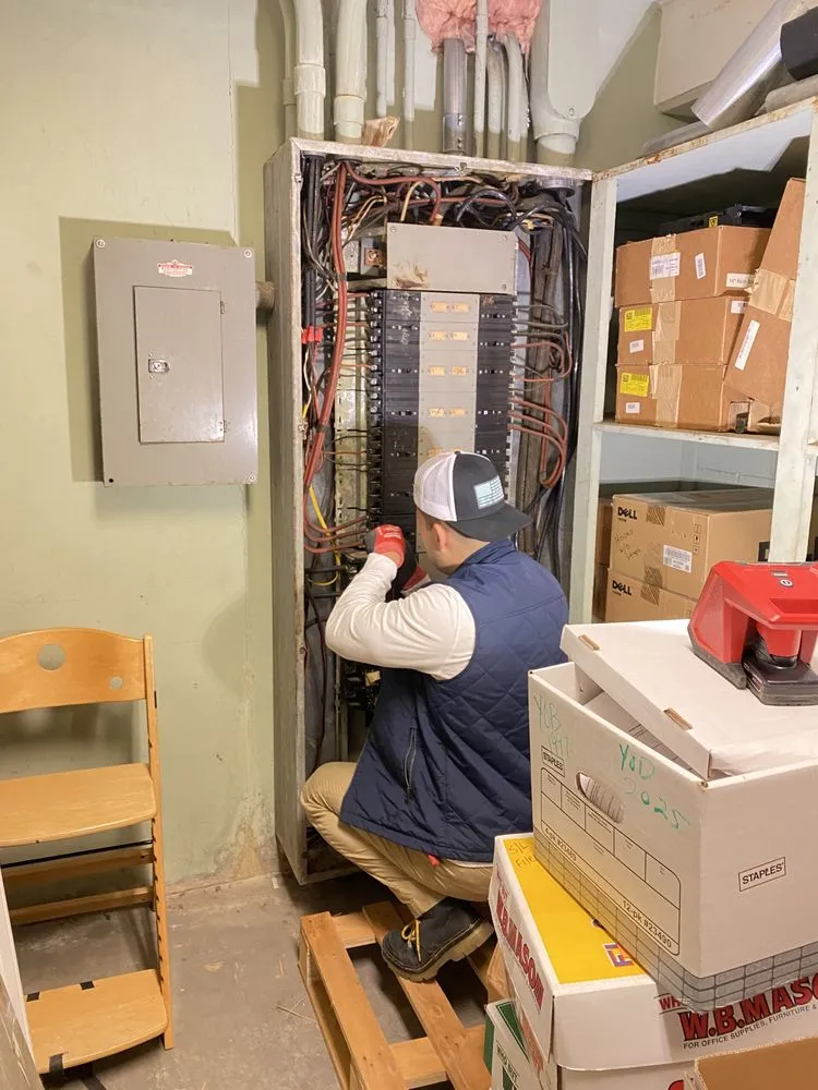 Slide of Gallardo Electric