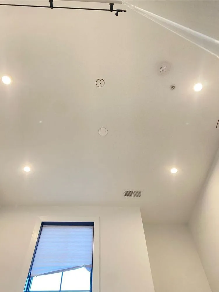 Certified electrician providing emergency electrical service in , 