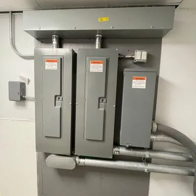 Garden Oaks Electric Logo