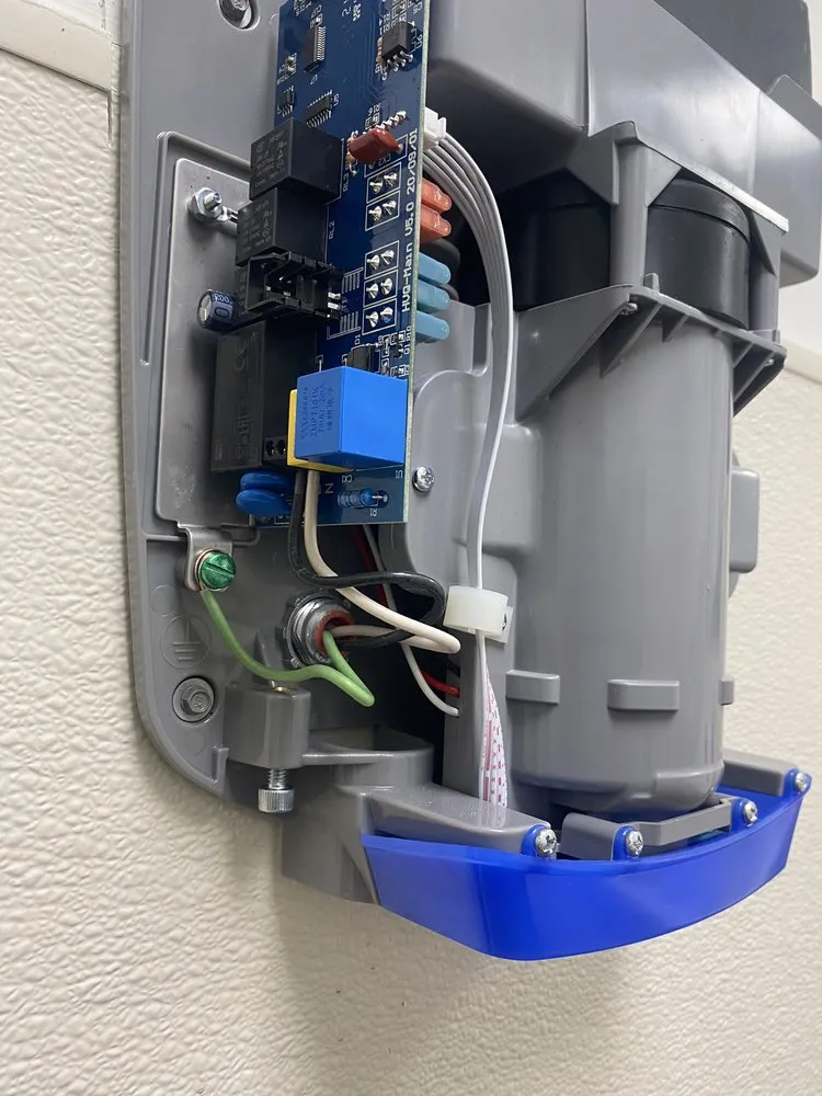 Certified electrician providing lighting installation in , 