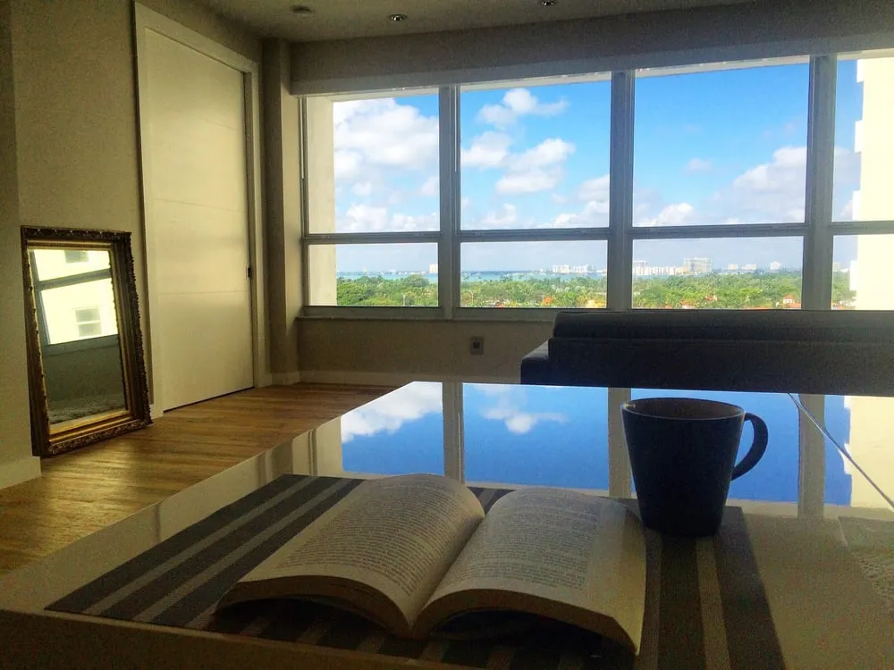 Reliable electrician providing electrical repair in , 