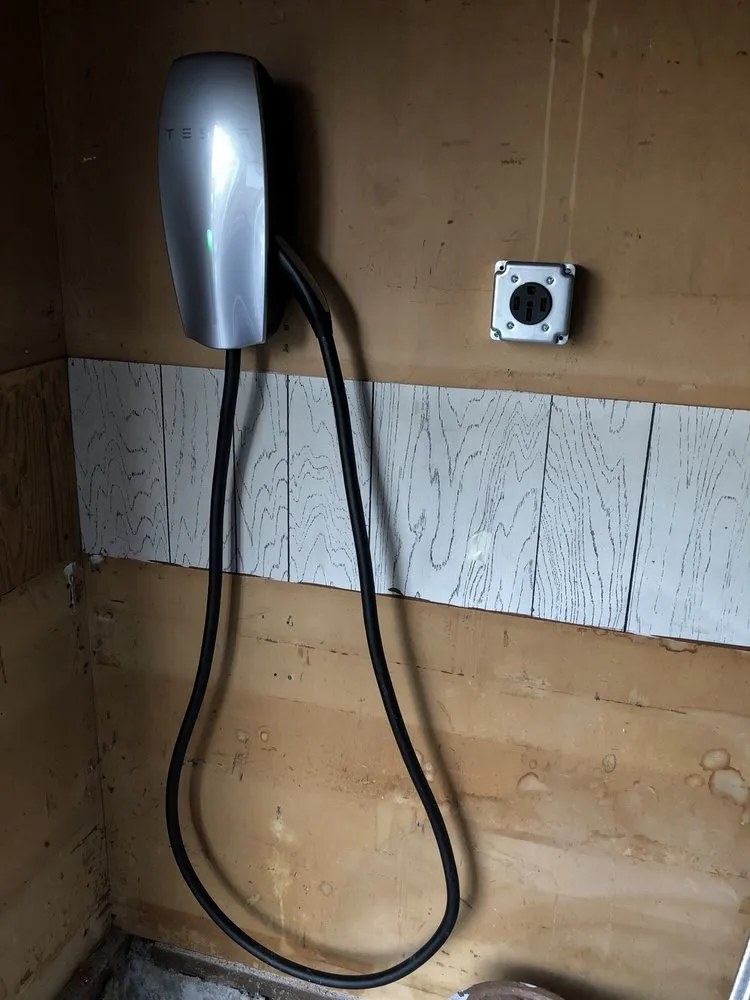 Trusted electrician providing outlet and switch repair in , 