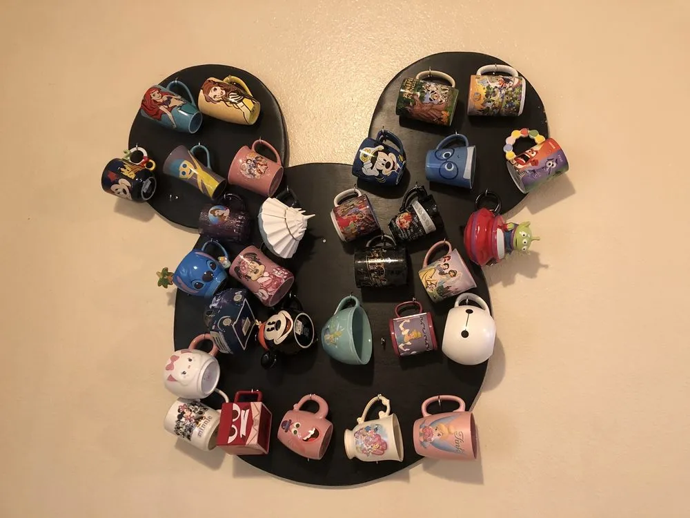 Professional electrician providing circuit breaker repair in , 