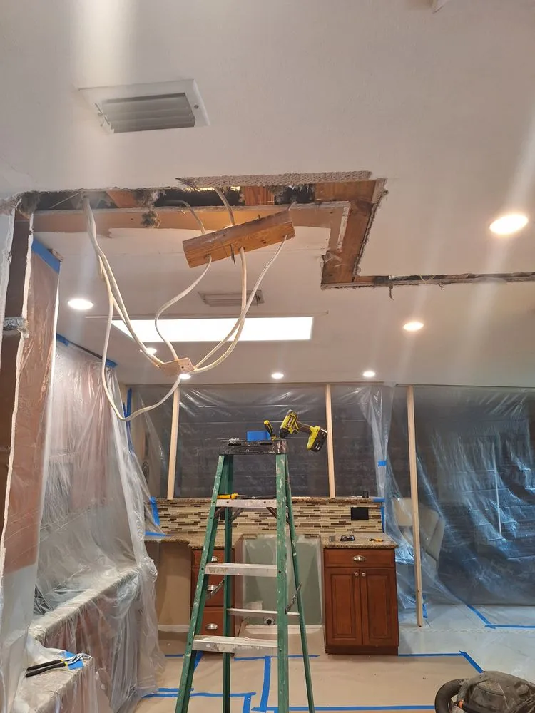 Emergency electrician providing electrical repair in Tampa Bay, FL - General Services Handyman