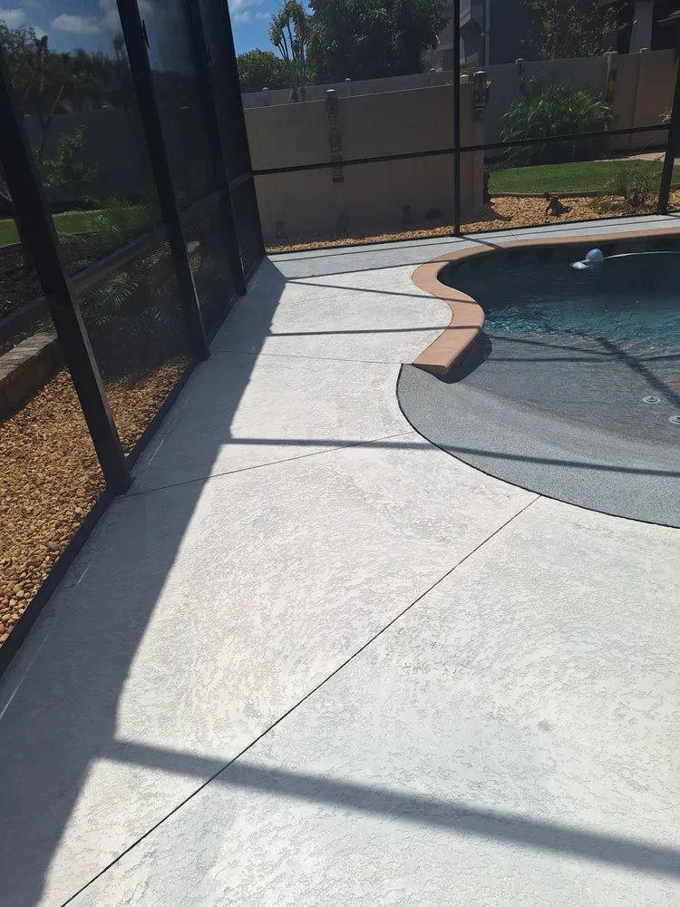 Expert electrician providing panel upgrade in Tampa Bay, FL - General Services Handyman