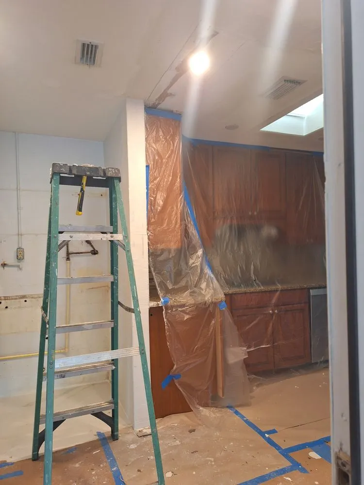 Affordable electrician providing lighting installation in Tampa Bay, FL - General Services Handyman