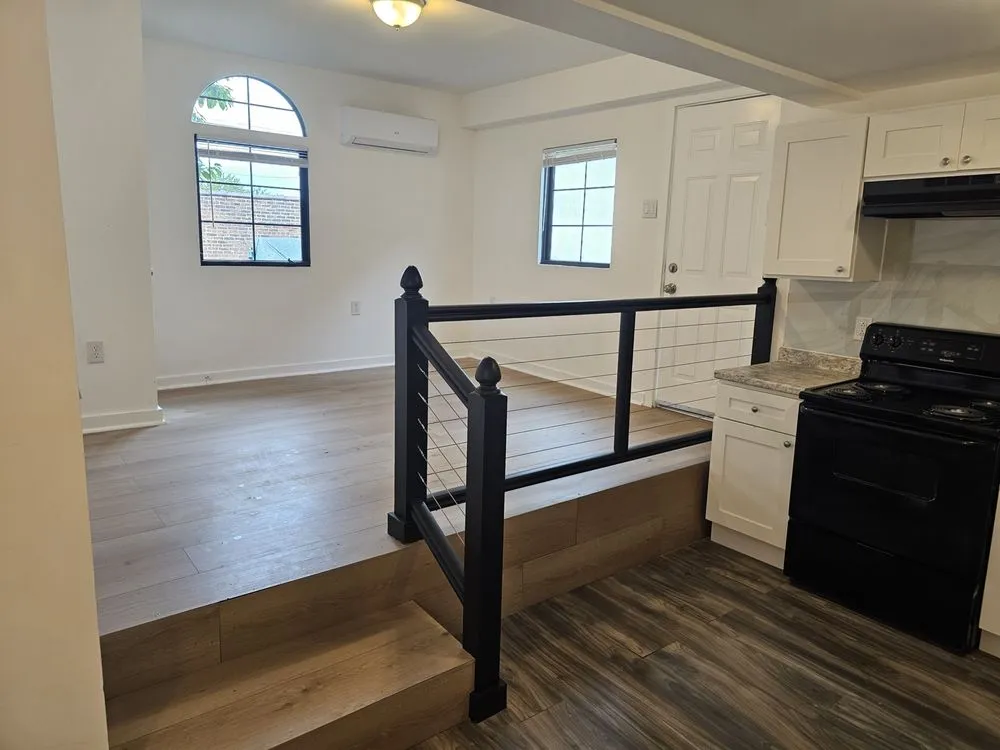 Reliable electrician providing emergency electrical service in , 