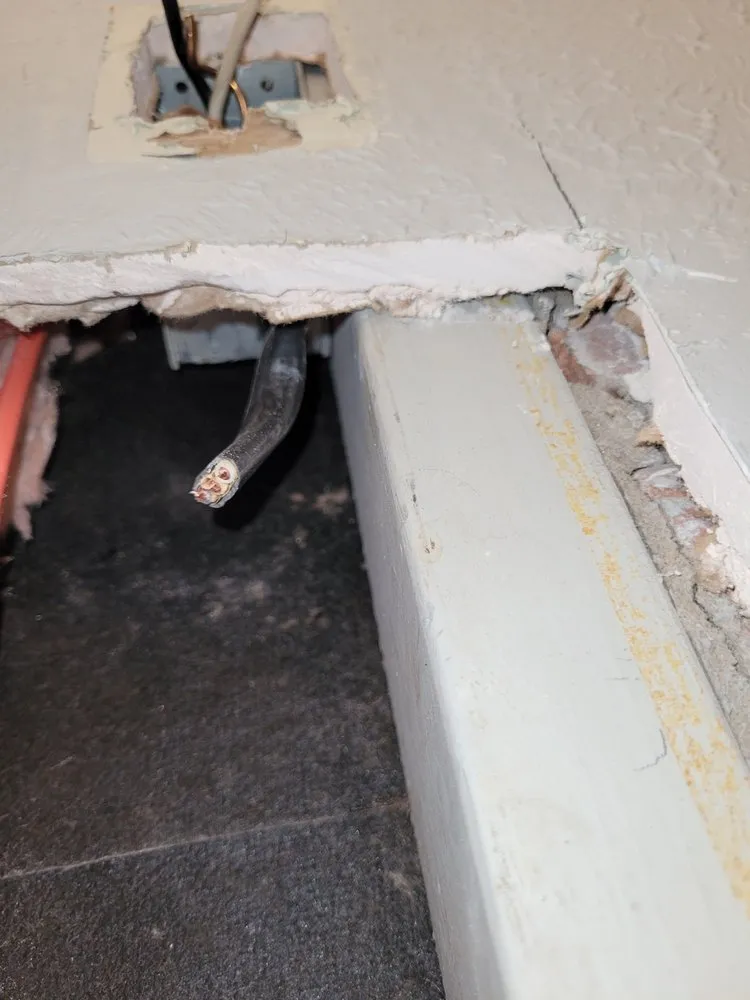 Professional electrician providing electrical repair in , 