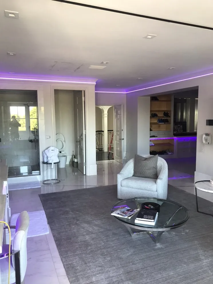 Licensed outlet and switch repair in ,  by Geoff G Electric