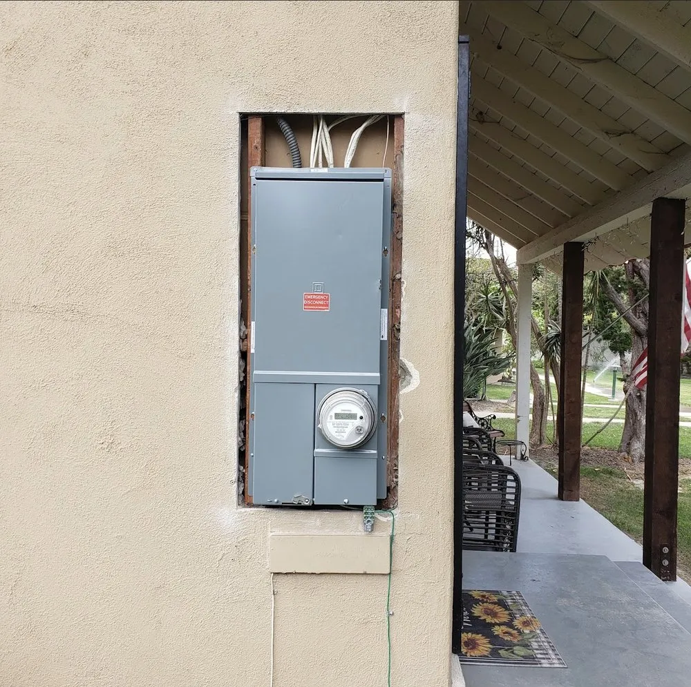 Emergency electrician providing wiring installation in , 