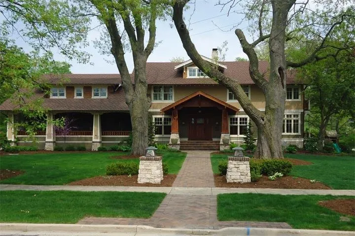 Affordable electrician providing emergency electrical service in , 