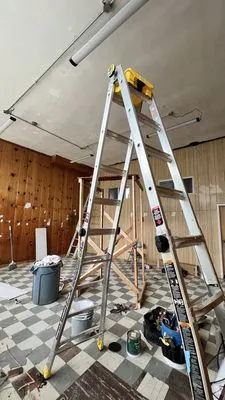 Giant Work Construction Logo