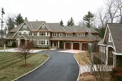 Emergency electrician providing emergency electrical service in , 