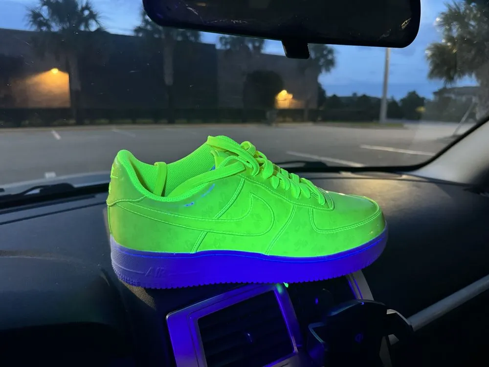 Slide of Glassy Whittle Threads