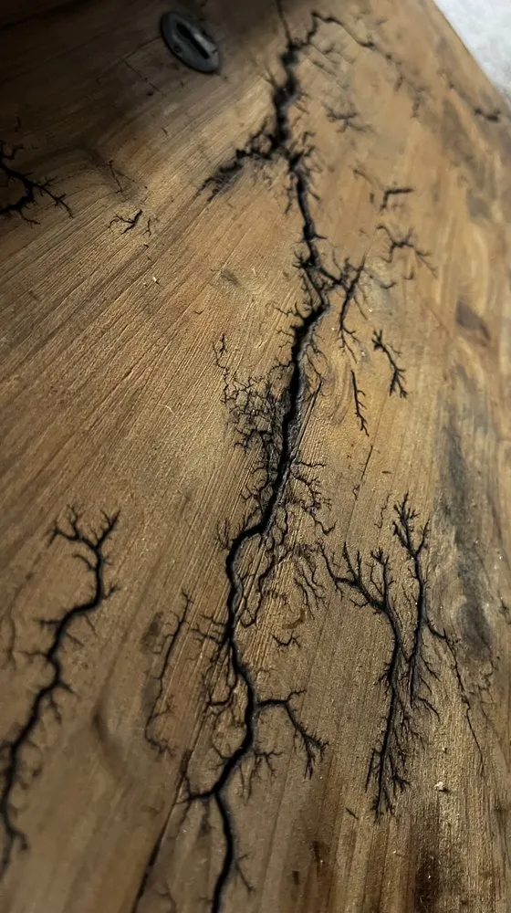 Slide of Glassy Whittle Threads